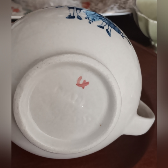 Vintage Johnson Brothers HEARTS and FLOWERS Old Granite Creamer - Picture 9 of 12